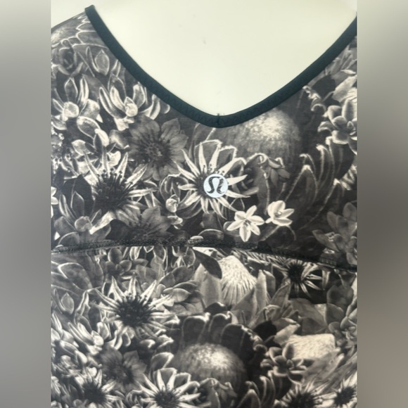 Lululemon Run Split Singlet Size 4 - Picture 6 of 8